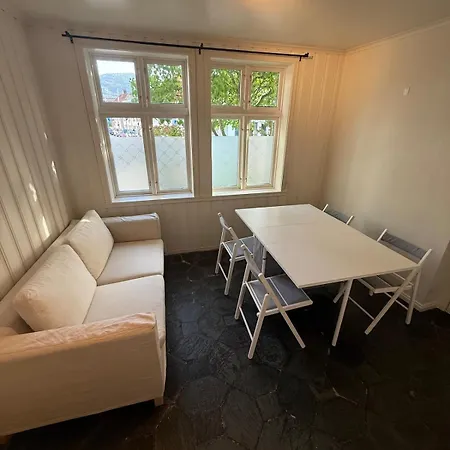 아파트 & Charming In